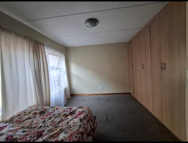 2 BEDROOM APARTMENT FOR SALE IN VANDERBIJLPARK SE 4